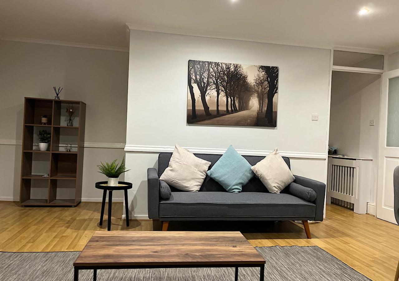 Lovely 2 Bedroom Apartment With Parking Space Лондон Екстер'єр фото