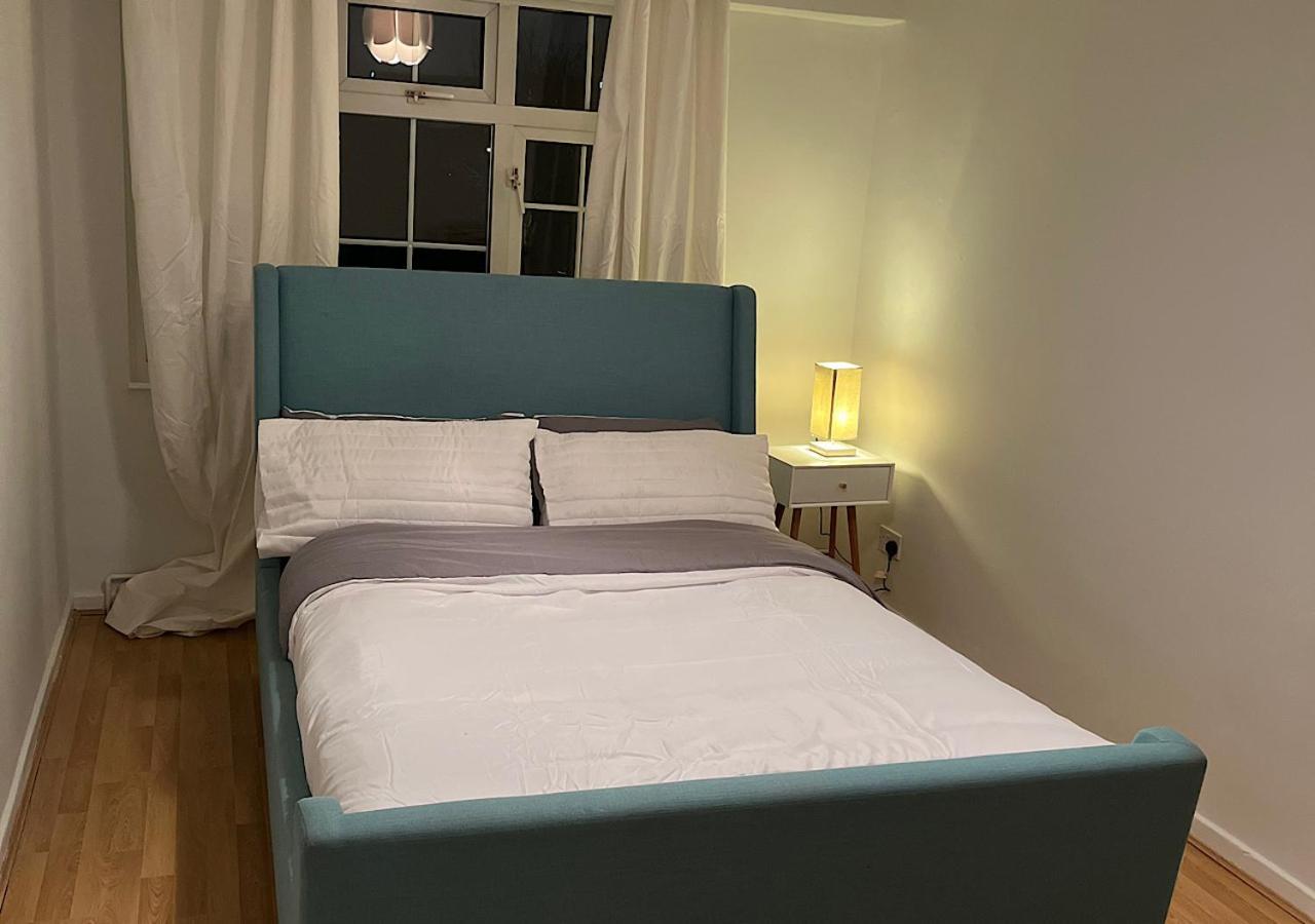 Lovely 2 Bedroom Apartment With Parking Space Лондон Екстер'єр фото